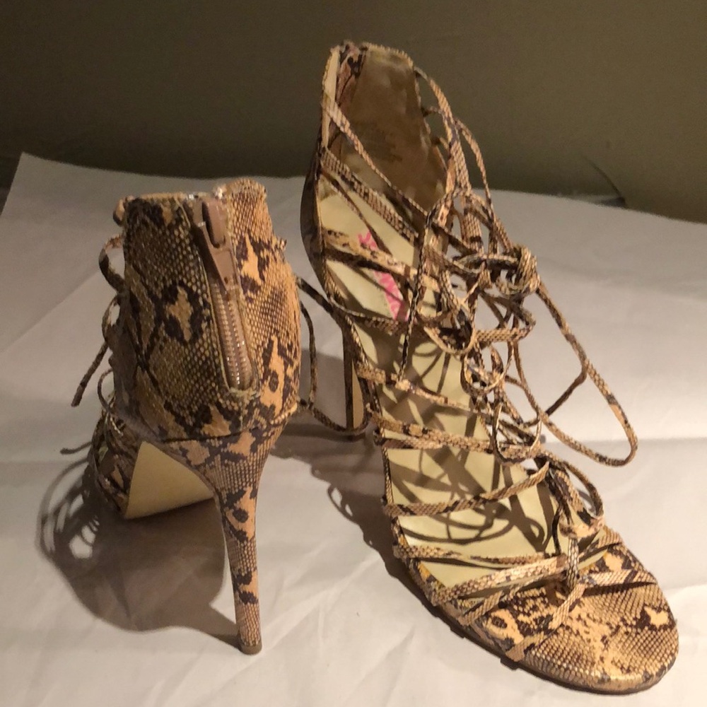 People Style Watch Dannette snake print heels